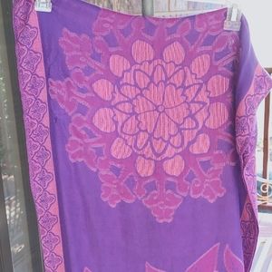 Colectioneighteen Scarf 100% Viscose colors; light purple, pink, fuchsia